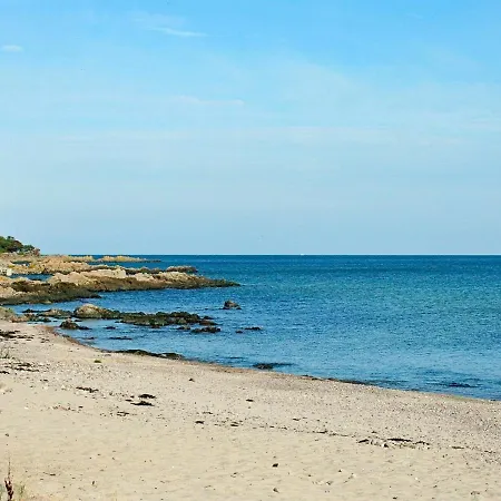Three-bedroom Holiday In 9