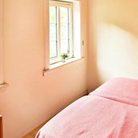 Three-bedroom Holiday In 9