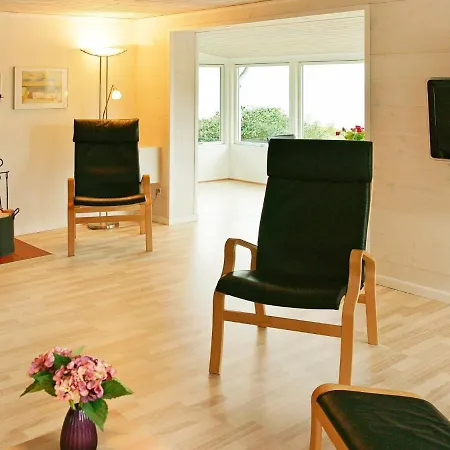 Three-bedroom Holiday In 9 Allinge-Sandvig